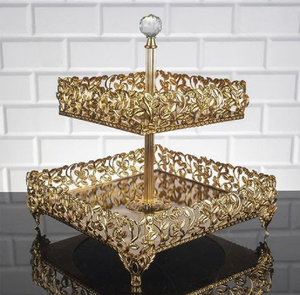 Plateau à gâteau rectangulaire en verre doré avec poignée et pieds décorés de motifs floraux, disponible à prix de gros. - Product Image 2