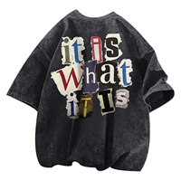 Camiseta Oversize de Hombre con Estampado 'It Is What It Is', Manga Corta, Cuello Redondo, Estilo Casual Urbano, Algodón Lavado, Diseño de Letras en la Espalda
