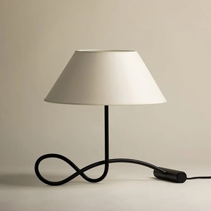 Lampe de table moderne en métal en forme de cloche E26 AC avec abat-jour en tissu blanc, lampe de sol décorative pour salon - Product Image 2
