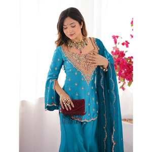Bel ensemble haut-bas et Dupatta avec broderie Autres accessoires ethniques - Product Image 3