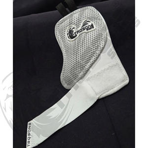 Protector de Mano para Bate de Béisbol TRQSONS, Personalizable, Duradero y Ligero, con Protección Acolchada de EVA Rígida para Uso Profesional - Product Image 4