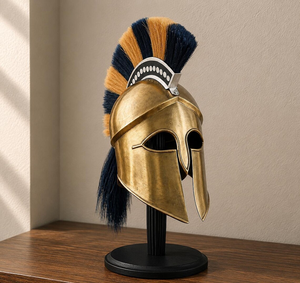 Casque corinthien spartiate grec en métal avec plume noire et or, casque de guerrier antique, objet décoratif historique de collection - Product Image 1
