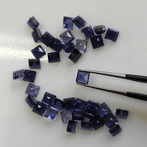อิโอไลต์ธรรมชาติ 4 มม. ทรงสี่เหลี่ยมเจียระไนแบบ Step Cut คุณภาพดีที่สุด พลอยเม็ดเดี่ยวพร้อมเอฟเฟกต์ Pleochroic สำหรับทำเครื่องประดับ - Product Image 4