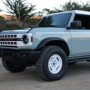 Ford Bronco Heritage Edition 2023, modèle haut de gamme, prêt à être expédié dans le monde entier - Product Image 1
