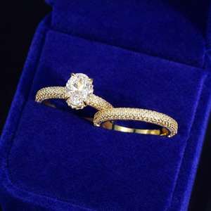 Bague de fiançailles ovale en moissanite en or jaune 14 carats sur argent sterling avec bande pavée de diamants, ensemble de mariage - Product Image 4