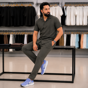 Conjunto Deportivo para Hombre en Verde Oliva con Rayas – Tela Premium, Traje Deportivo Informal para Correr y Pantalones Deportivos para Uso Diario - Product Image 5