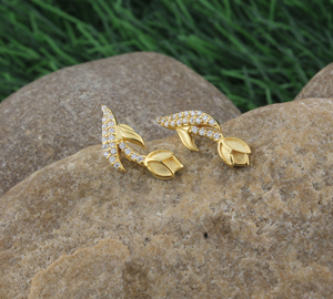 Boucles d'oreilles clous en argent sterling 925 plaqué or avec zircon cubique étincelant, bijoux de mode minimalistes pour femmes - Product Image 3