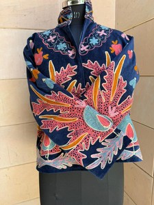 Veste en velours brodée Suzani, pièce maîtresse bohème artisanale, magnifique manteau bohème pour femme avec points de chaînette, blazer d'hiver - Product Image 2