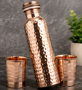 Ensemble cadeau de bouteille en cuivre martelé écologique et verre, vaisselle de voyage au design traditionnel, couvercles inclus - Product Image 5