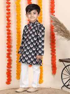 Kurta étnica azul marino para niños con estampado de grulla, cuello mandarín, ropa festiva, atuendo tradicional para niños, kurta elegante para fiestas. - Product Image 4