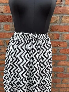 Jupe longue décontractée pour femme, modèle de couture respirant à taille élastique, design à volants avec méthode de tissage non tissé - Product Image 4