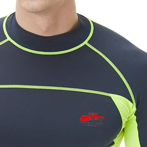 Rashguard de sport MMA personnalisé professionnel, logo imprimé sur mesure, qualité supérieure, couleur unie, style unique, utilisation en extérieur. - Product Image 4