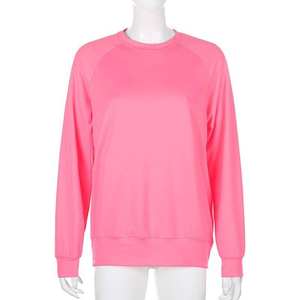 ชุดออกกำลังกายผู้หญิงแบบกำหนดเอง เสื้อสเวตเชิ้ตผ้าฝ้ายออร์แกนิกขนาดใหญ่พิเศษและกางเกงขาสั้นพร้อมฮู้ดคอกลมลำลองสำหรับฤดูใบไม้ผลิ - Product Image 3