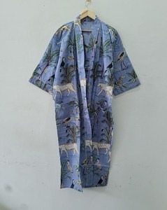 ชุดกิโมโนผ้าฝ้ายพิมพ์ลายบล็อกสีน้ำเงินลายซาฟารีป่าดงดิบสำหรับผู้หญิง งานฝีมือแบบดั้งเดิม เป็นมิตรกับสิ่งแวดล้อม ระบายอากาศได้ดี เหมาะสำหรับฤดูร้อน แขนยาว - Product Image 1