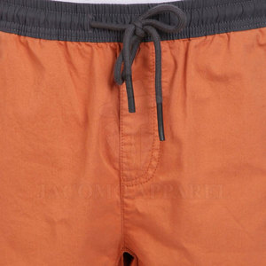 Shorts décontractés en coton pour hommes avec tissu doux et respirant, conçus pour un confort tout au long de la journée, offrant une coupe décontractée - Product Image 5