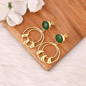 Boucles d'oreilles tendance en laiton plaqué or avec pierres vertes hydro-gemmes, bijoux de mode faits à la main pour femmes - Product Image 4