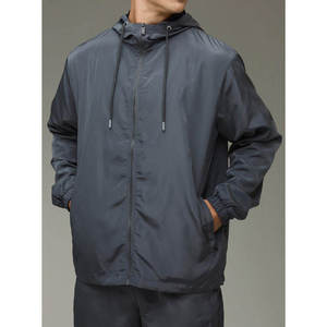 Ensemble de survêtement unisexe grande taille gris foncé, veste à capuche entièrement zippée, poches latérales, pantalon à poignets élastiques, polyester/nylon léger - Product Image 6