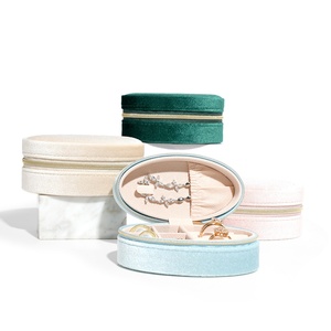 Linda Caja de Joyería Portátil Mini de Terciopelo, Elegante, Retro y Lujosa, de Forma Ovalada, para Guardar Collares y Anillos de Niñas - Product Image 1