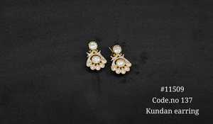 Boucles d'oreilles pendantes Kundan 11509K, style victorien, plaquées, avec breloque florale Kundan, pour femmes, bijoux d'anniversaire - Product Image 2
