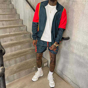 Ensemble de survêtement deux pièces fin avec broderie de logo personnalisé, veste coupe-vent zippée en nylon et polyester, et short pour homme - Product Image 3