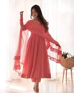 ชุดอานาร์กาลีสีพื้นแบบยาว 5.5 เมตร พร้อมผ้าคลุมไหล่จอร์เจตต์ลายฉลุ - Product Image 3