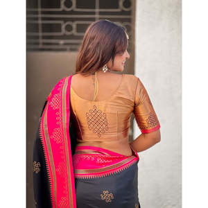 Sari en soie noire douce traditionnelle Elite Weaves avec contraste tissé Zari 650g pour mariages - Product Image 3