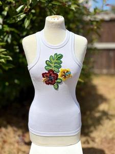 Top corto acanalado de algodón sin mangas para mujer con bordado de parche de frutas y cuentas, estilo casual de verano - Product Image 5