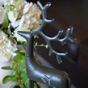 Figurine en fer plaqué or faite à la main, style animal moderne, pièce décorative pour la décoration résidentielle et les collections de designers - Product Image 5