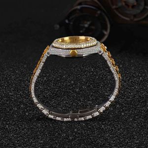 Reloj de Cuarzo de Lujo para Hombre, Cristal de Zafiro, Caja con Incrustaciones de Diamantes, Esfera Analógica con Números Romanos, Resistente al Agua 10m, Cierre Oculto - Product Image 2