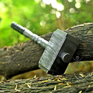 Martillo Vikingo Hecho a Mano THEWIZ CRAFTS, Símbolo Valknut, Mango Tallado con Odin, Personalizado, Acero Forjado de Grado Industrial 18, Antideslizante - Product Image 3