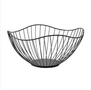 Corbeille à fruits ronde en fer noir avec base marron – Panier de rangement en métal noir – Solution de rangement pratique - Product Image 3