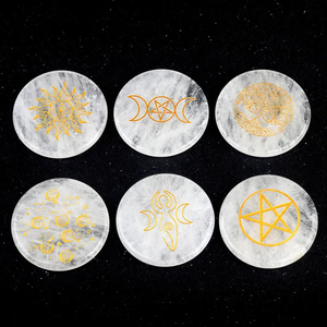 Plaque de Recharge Ronde en Sélénite Blanche Naturelle avec Design Gravé Pentagramme Triple Lune Dorée, Disque de Purification en Cristal - Product Image 5