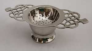 Passoire à thé en métal de haute qualité, finition couleur argent, poli miroir brillant, fabriquée par un fournisseur indien au meilleur prix - Product Image 4