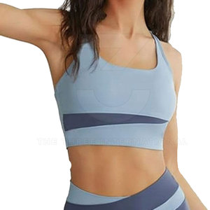 Ensemble de yoga confortable et respirant pour femmes - Leggings et soutien-gorge de sport écologiques de haute qualité avec design personnalisé - Product Image 6