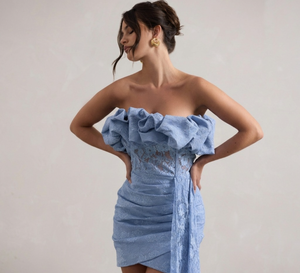 Vestido Mini de Encaje Azul |   Corpiño sin tirantes con volantes y drapeado lateral en cascada |   Vestido de cóctel de lujo con guipur y crochet - Product Image 4