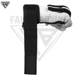 Bandes de boxe personnalisées de haute qualité, imprimées avec votre logo, noir et blanc, pour la protection lors des combats. - Product Image 6