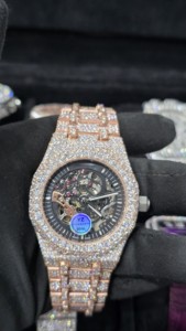 Montre personnalisée squelette blanche entièrement sertie de diamants moissanite ronds, style hip-hop classique, luxueuse et élégante pour homme, idéale comme cadeau - Product Image 2