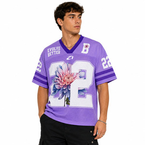 เสื้อเจอร์ซีย์อเมริกันฟุตบอลสีม่วงลายดอกไม้แบบกำหนดเองปี 2026 ผ้าตาข่าย คอวีทรงโอเวอร์ไซส์ ชุดกีฬา สตรีทแวร์แบบซับลิเมชั่น ผู้ผลิต - Product Image 1
