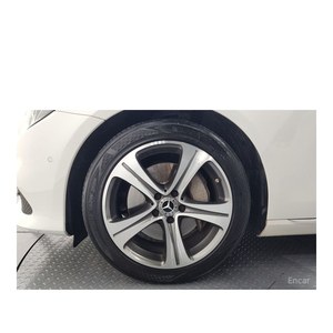 Mercedes-Benz Classe E E300 4MATIC Avantgarde Modèle avril 2019 102 898 km Boîte automatique Sièges en cuir Caméra arrière Gauche - Product Image 5