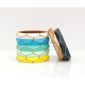 Bracelets en bois de manguier naturel avec finition mate lisse Bijoux contemporains faits à la main Idéal pour les commandes en boutique et à l'exportation - Product Image 2