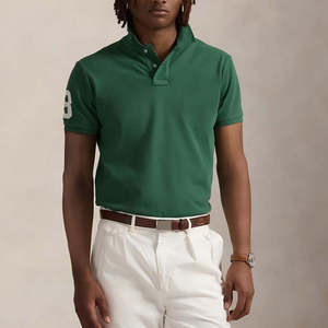 Polo Homme Vert & Blanc avec Patch Signature sur la Manche 2026 Coupe Athlétique Classique Manches Courtes Collection Vêtements de Sport HD - Product Image 1