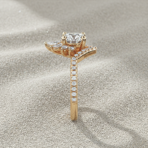 แหวนหมั้นทรงมงกุฎประดับเพชรซันเบิร์สต์ ชุบทองคำสีกุหลาบ พร้อมการติดตั้งแบบ Prong Setting ที่ได้รับการรับรอง - Product Image 2