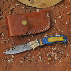 Cuchillo de acero de Damasco con hoja fija de punta caída, borde dentado y mango de madera Pakka, personalizable ODM, para camping, venta al por mayor para la industria de artículos de señalización. - Product Image 4