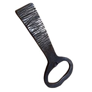 Abridor de botellas de hierro forjado a mano con diseño minimalista y acabado con recubrimiento en polvo para decoración de bar, abridor de botellas, abridor de cerveza - Product Image 1