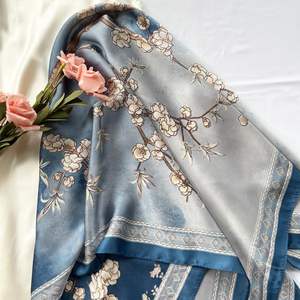 Pañuelos de seda personalizados de alta calidad para mujer, de poliéster satinado, estampados, grandes, para eventos, primavera, verano, otoño. - Product Image 3