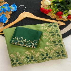 Sari en Georgette Premium VASTRA COTTAGE avec Bordure Brodée Zari, Tenue de Soirée Designer Bollywood pour Mariages et Cérémonies - Product Image 4
