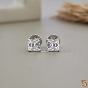 Boucles d'oreilles clous en moissanite taille princesse, or massif 18 carats, fermoirs à vis, bijoux fins classiques étincelants pour femme, à porter au quotidien, cadeau - Product Image 1