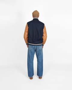 Blouson Bomber Varsity Personnalisé pour Homme en Laine et Cuir – Corps en Laine Premium, Manches en Cuir Véritable, Poignets Côtelés et Boutons Pression – Style Urbain - Product Image 3