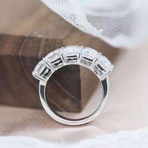 แหวนแต่งงานครึ่งวงกลมประดับเพชรโมอิสซาไนต์ทรงเรเดียนท์คัท เงินแท้ 925 ระดับ VVS ดีไซน์ทันสมัยคลาสสิก เหมาะเป็นของขวัญสำหรับผู้หญิงในงานปาร์ตี้ - Product Image 2