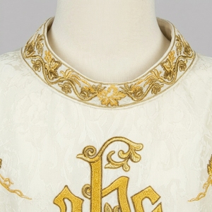 Chasuble de clergé brodée de fils d'or de qualité supérieure - Vêtement liturgique blanc pour l'Église - Product Image 5